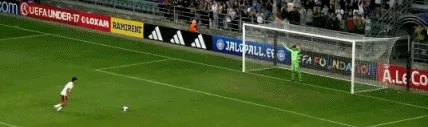 意大利U17点胜西班牙U17晋级决赛,门西亚、阿尔维斯失点