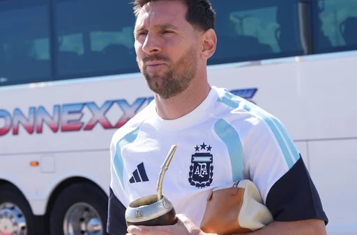 梅西社媒晒训练照 卫冕冠军即将登场并肩作战🇦🇷